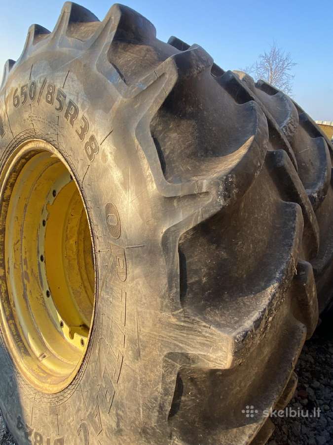 650/85/r38 John Deere 8 serijos ratai su padangom
