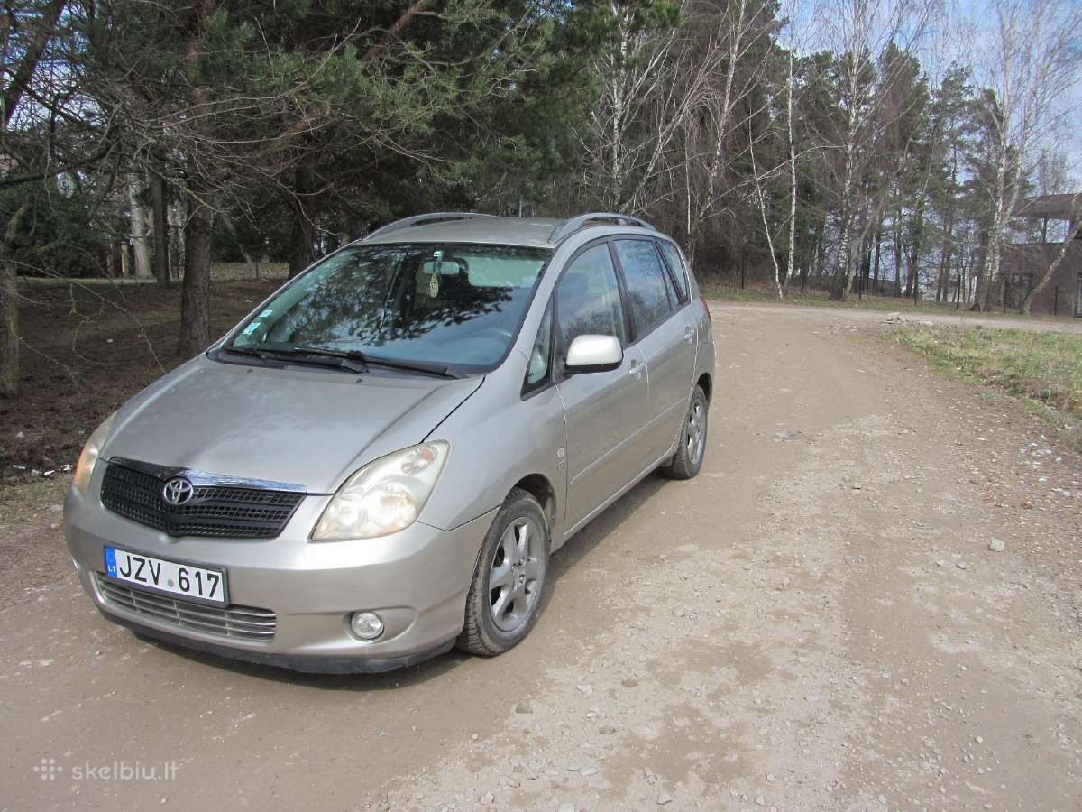Automobilis tuyota corola Verso