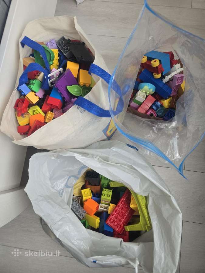 Lego kaladėlės su pagrindo plokštemis