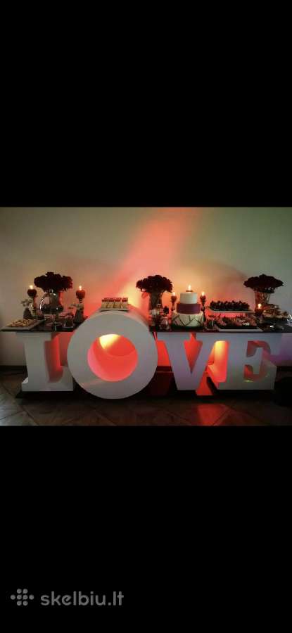 Love stalas