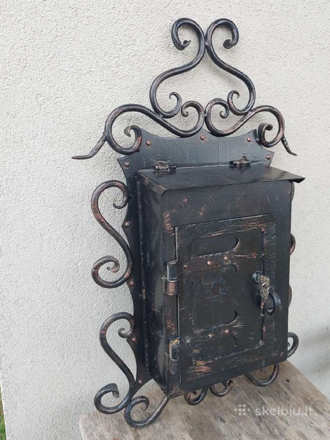 Kalvio darbo pašto dėžutė.