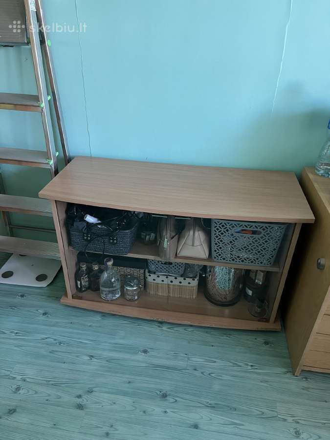 TV staliukas, komoda su stiklinėm durelėm
