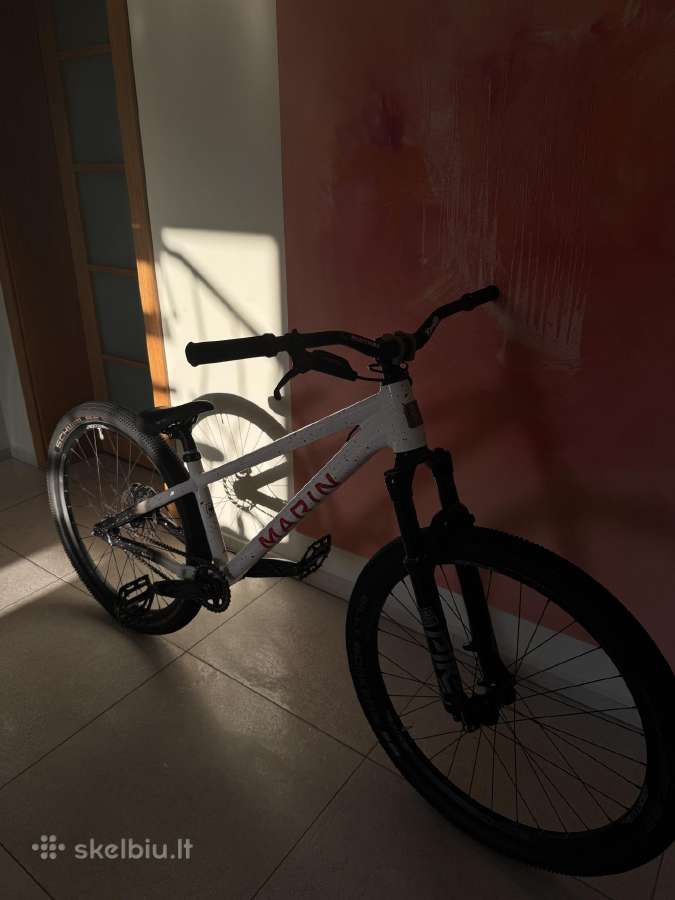 Naujai surinktas custom build dirt jump, MTB BMX