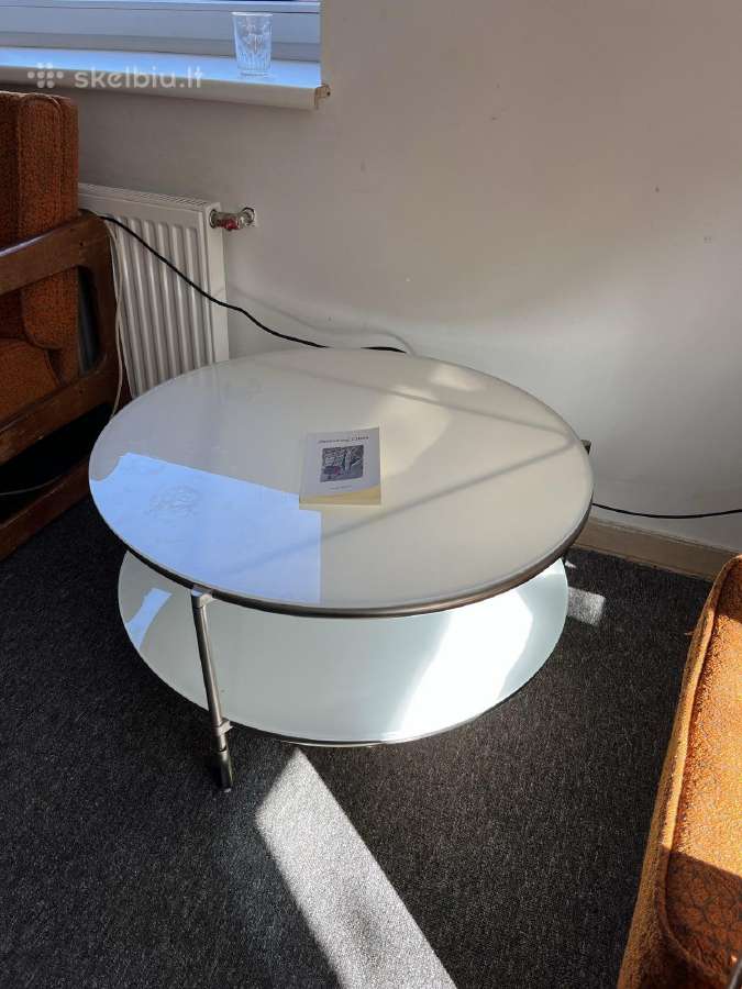 Strind kavos staliukas, 250 Eur