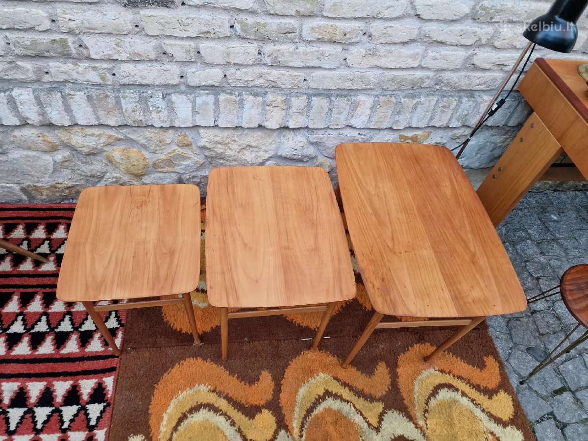 Vintažiniai mid century tikmedžio staliukai