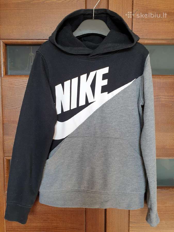 Nike bliuzonas