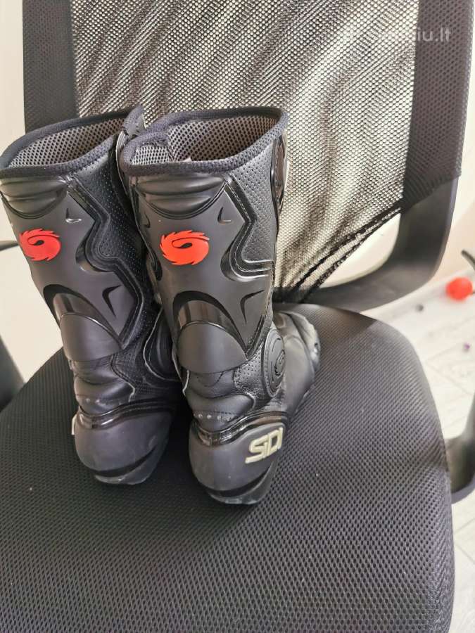 Moto batai - nuotraukos Nr. 6