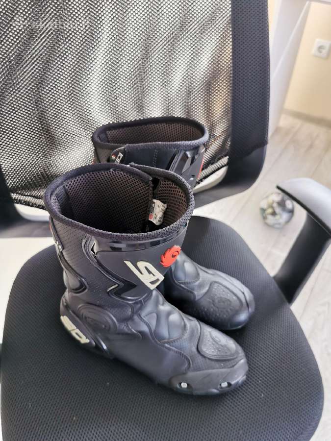 Moto batai - nuotraukos Nr. 4