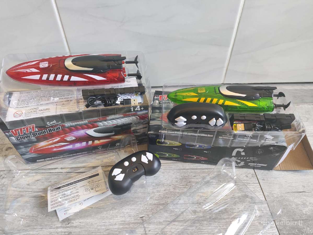 RC valdomas triukinis LED laivelis 2x baterijos