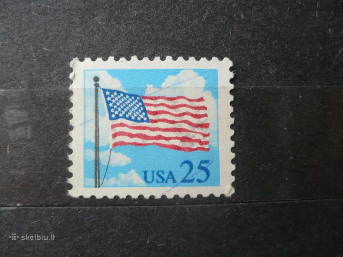 1988 m. vėliava ir debesys