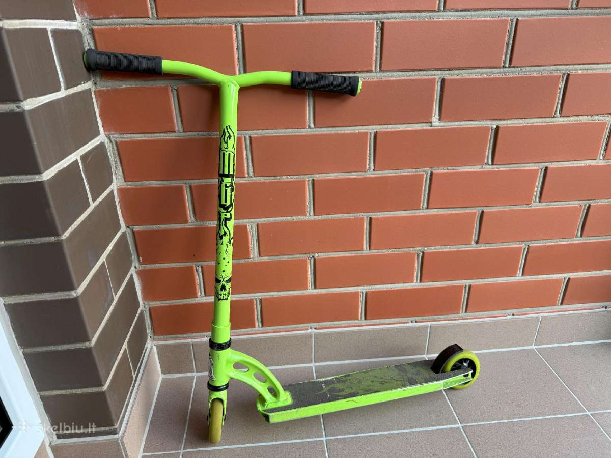 Madd Gear Pro triukinis paspirtukas