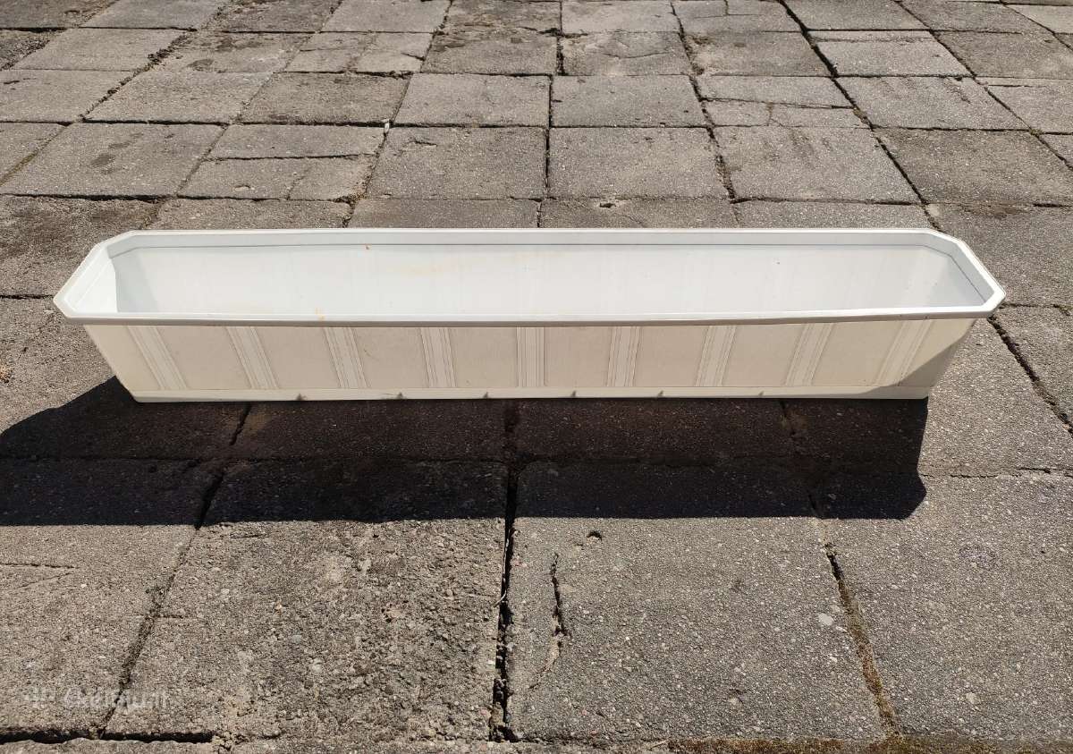 Plastikinis gėlių lovelis / vazonas.ilgis 98.2cm