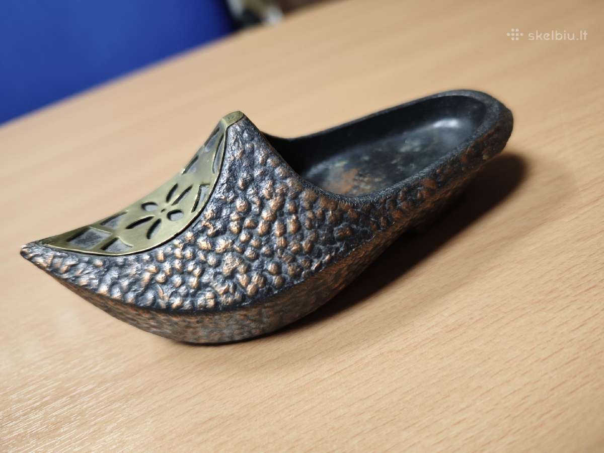 Suvenyrinė klumpė metaline retro