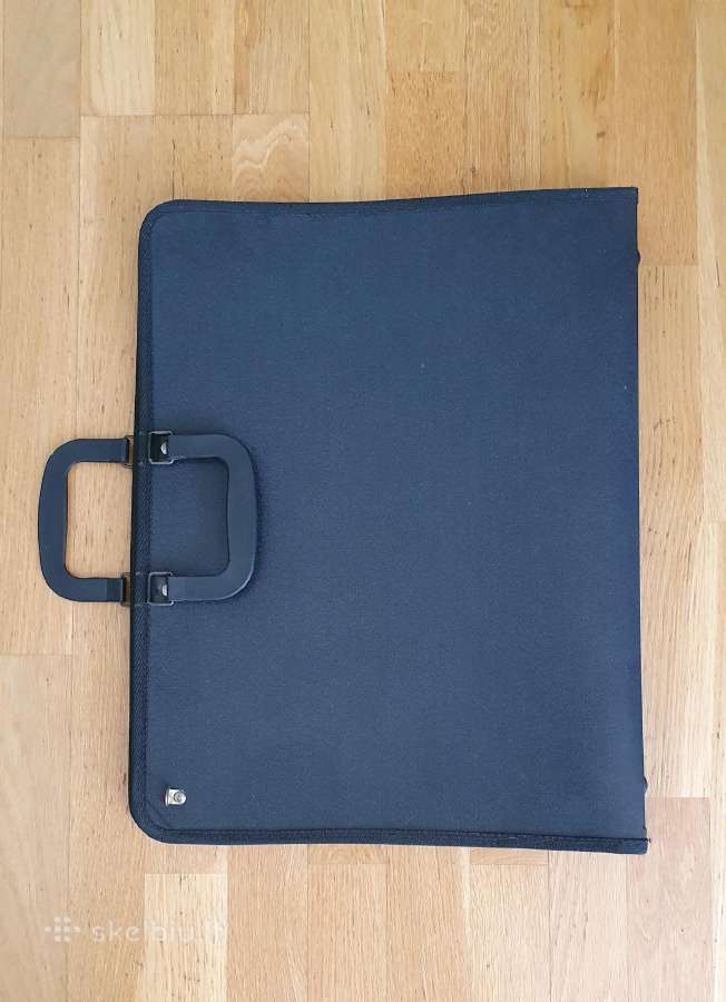 Plastikinis dėklas Art Portfolio juodas