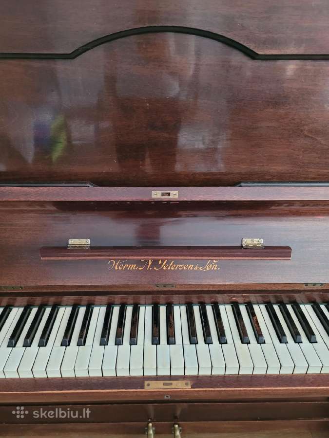 Antikvarinis grojantis pianinas