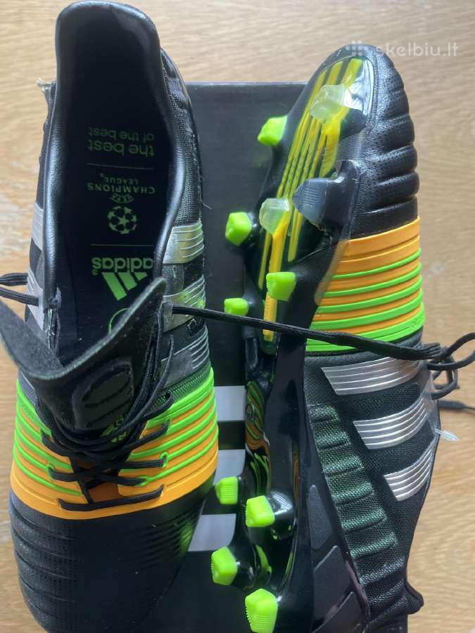 Parduodu Adidas firmos futbolo batelius
