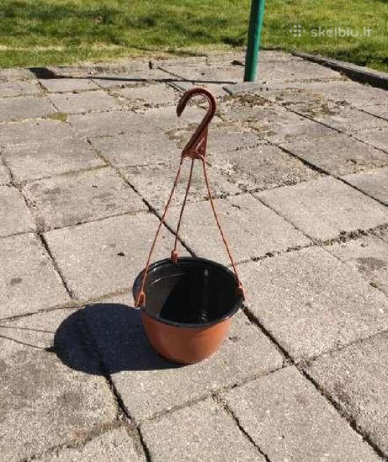 Plastikinis vazonas .Aukštis iki kabliuko 45cm