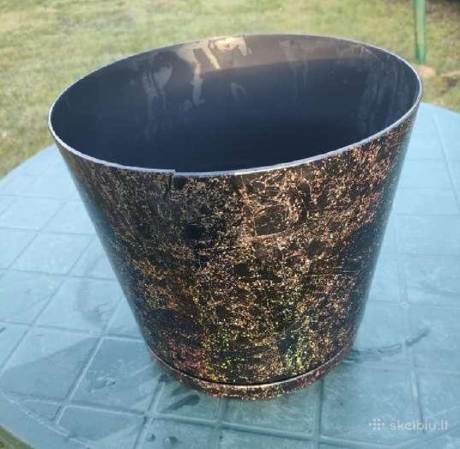 Plastikinis vazonas .aukštis26cm,skersmuo 26.3cm