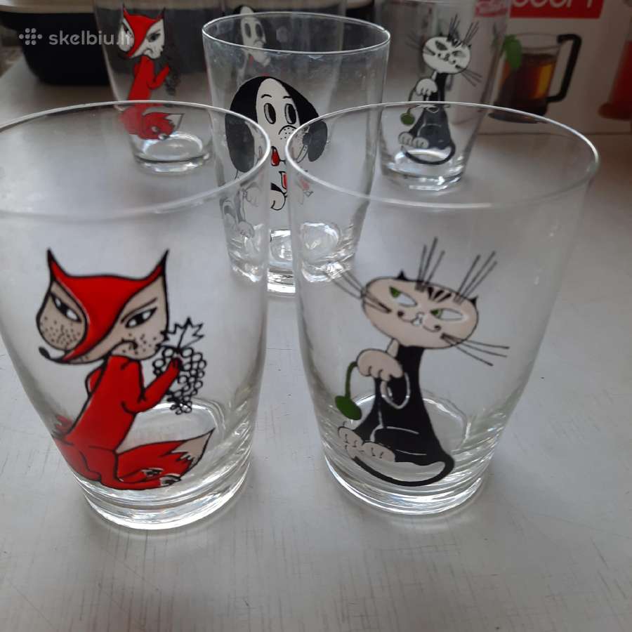 Stiklinės su gyvūnais