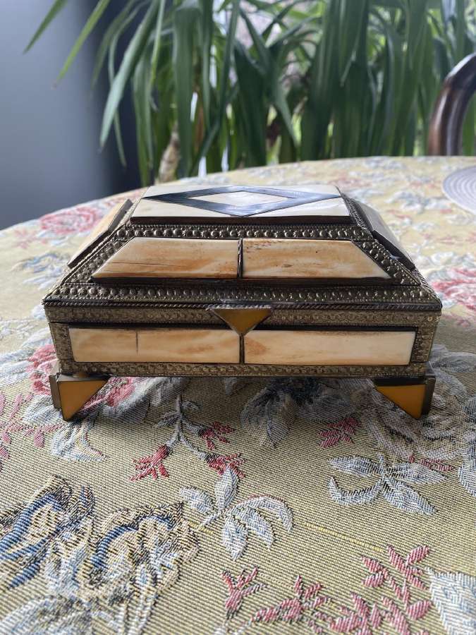 Graži vintažinė skrynelė iš bronzos su kaulu - nuotraukos Nr. 6