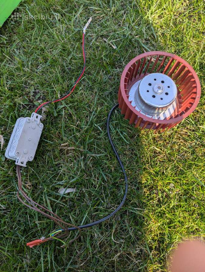 Vėjo jėgainės generatorius 12 voltų 12w su saule