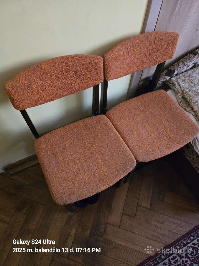 Parduodu naudotas keturias kėdes