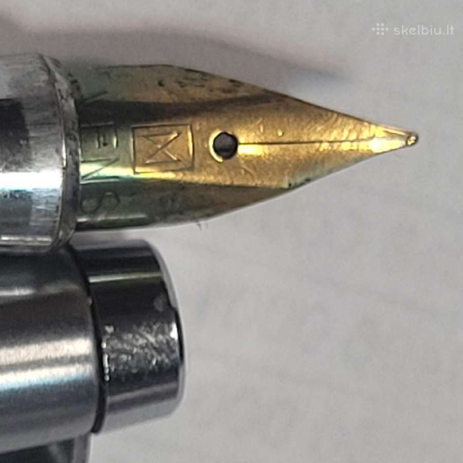 Metalinis (stainless steel) rašalinis parkeris.