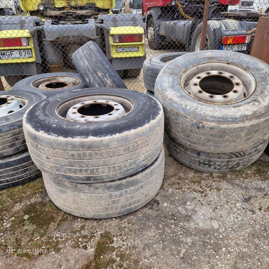 Parduodu padangas su ratlankiais r22.5