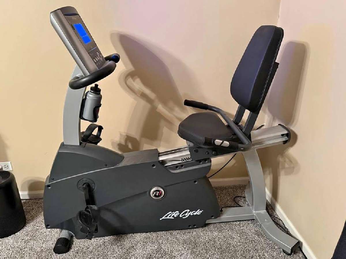 Dviratis treniruoklis Life fitness R1 Go