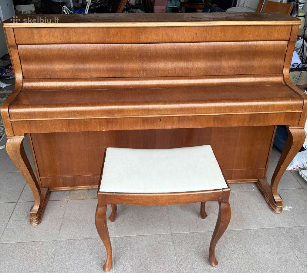 Pianinas su kėde