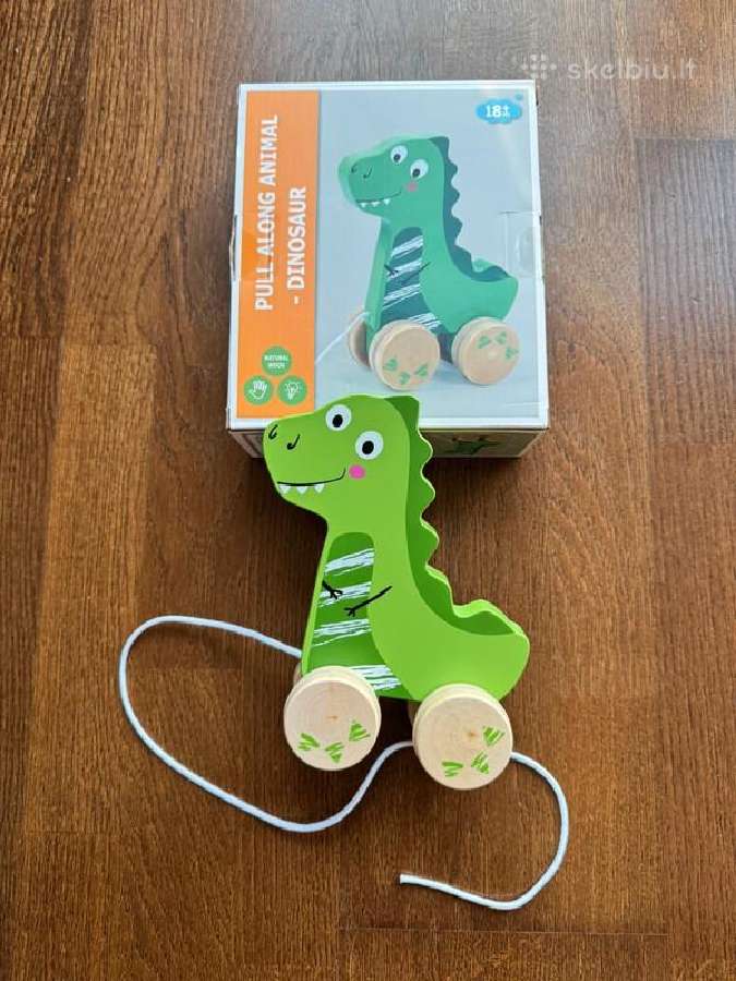 Traukiamas medinis dinozauras