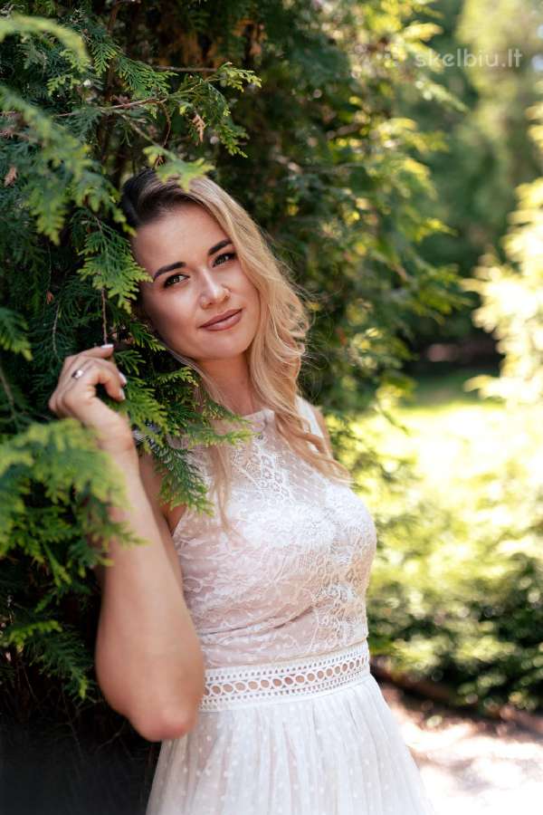 Balta suknelė mamai - nuotraukos Nr. 3