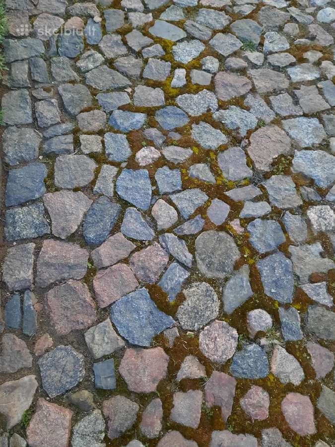 Parduodu akmenis 50 m2, švarios padėtos ant smėlio