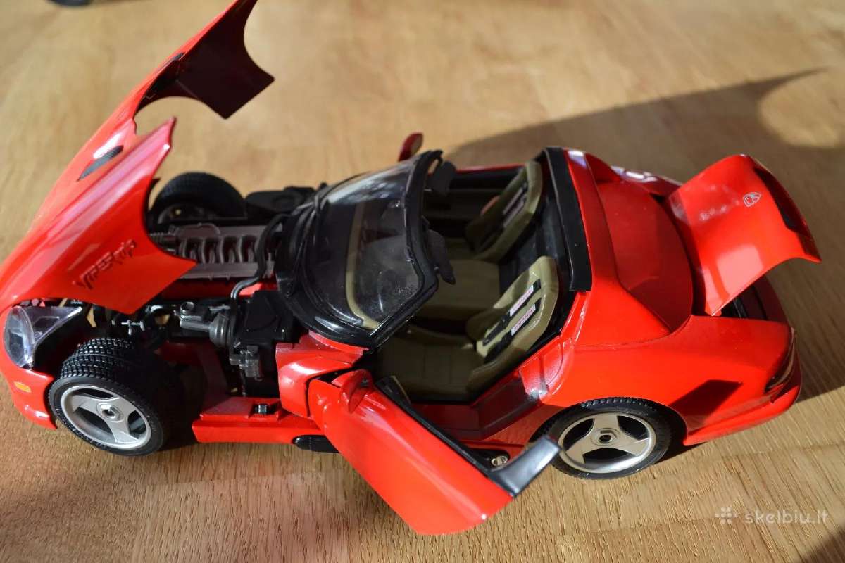 Dodge Viper Rt10 modeliukas 1:18 atsidaro dalys
