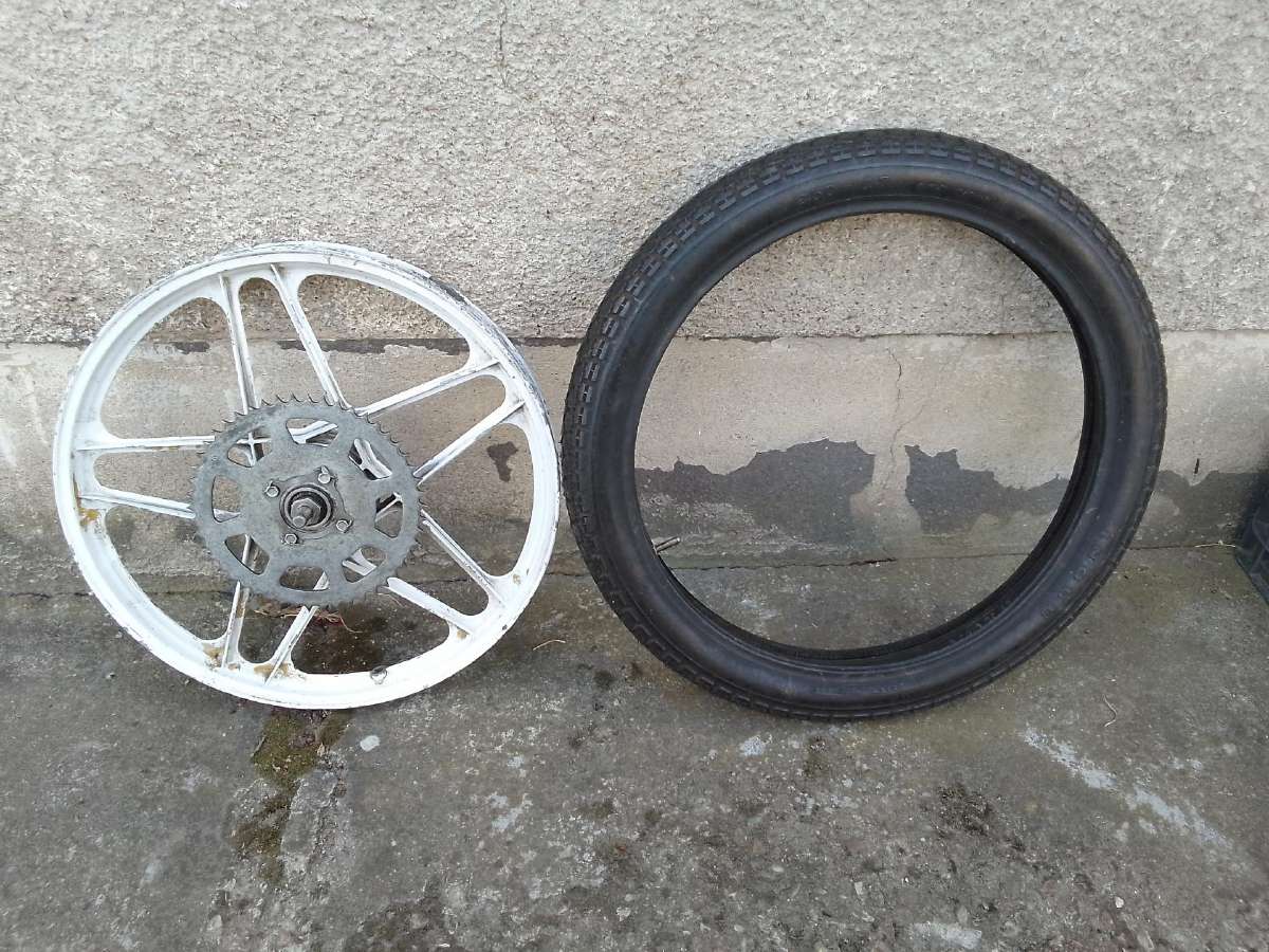 Nauja motorinio dviračio padanga su kamera ir ratu