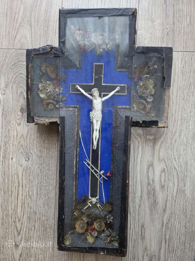 Antikvarinis kryžius. Kaulas.