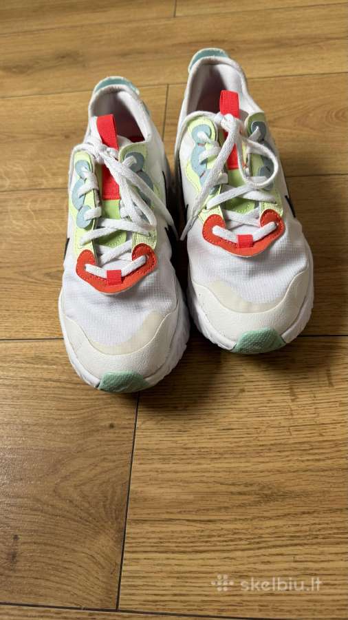 Batai Nike 39