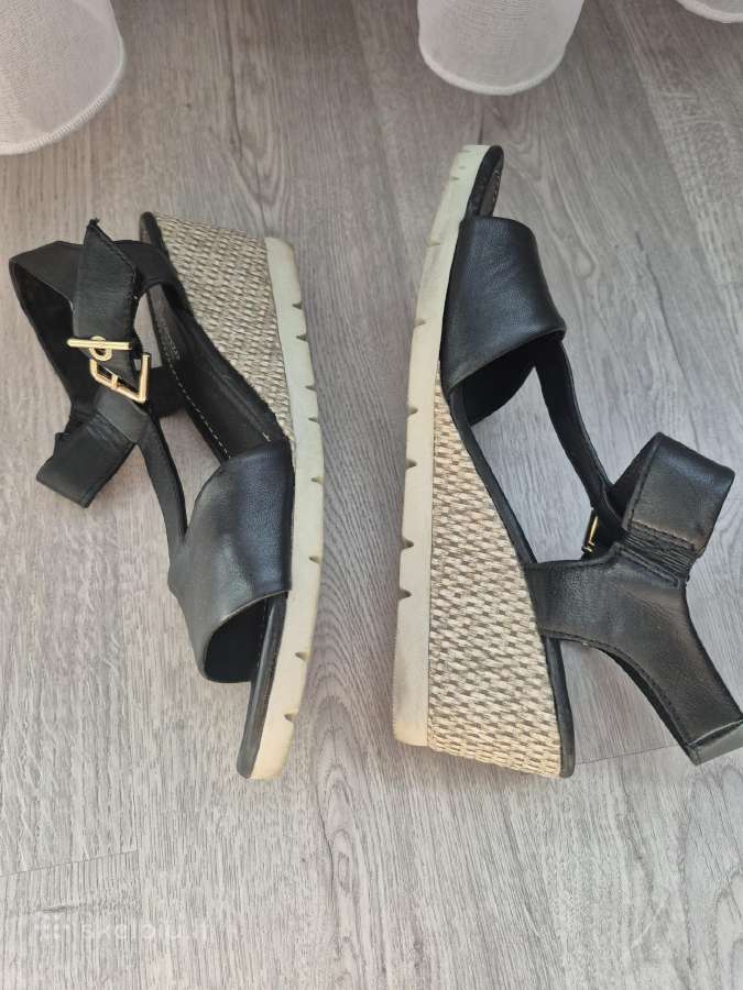 Juodos odinės moteriškos platforminės basutės - nuotraukos Nr. 6