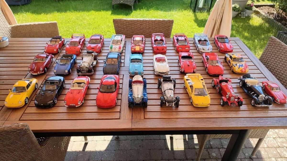 Modeliukai 1:18 atsidaro dalys metaliniai
