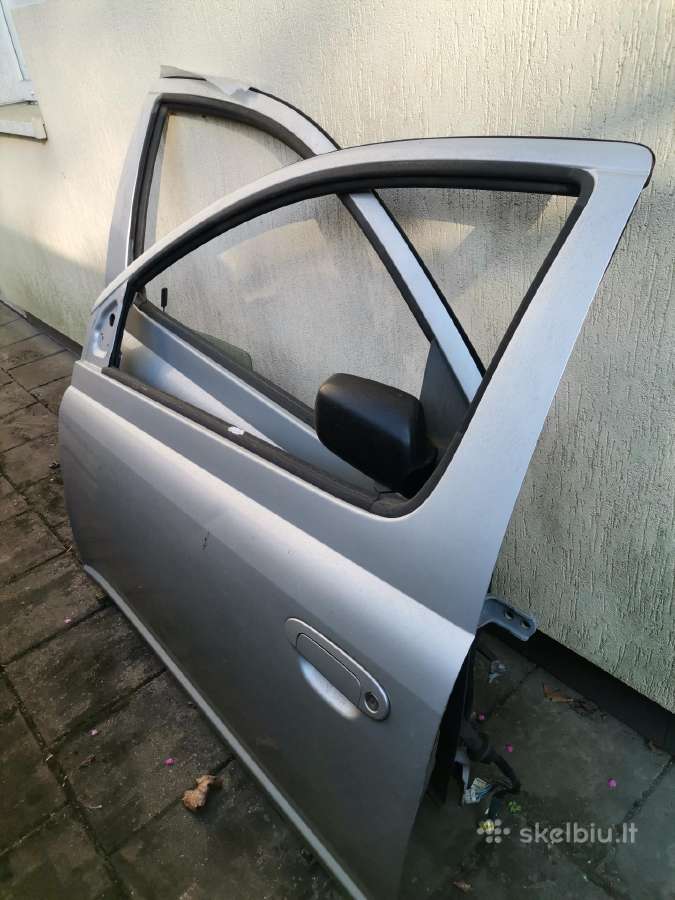 Parduodu Toyota Yaris duris