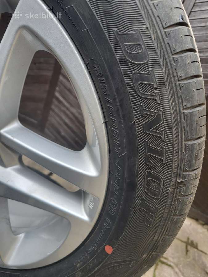 Toyota ratlankia su padangomis