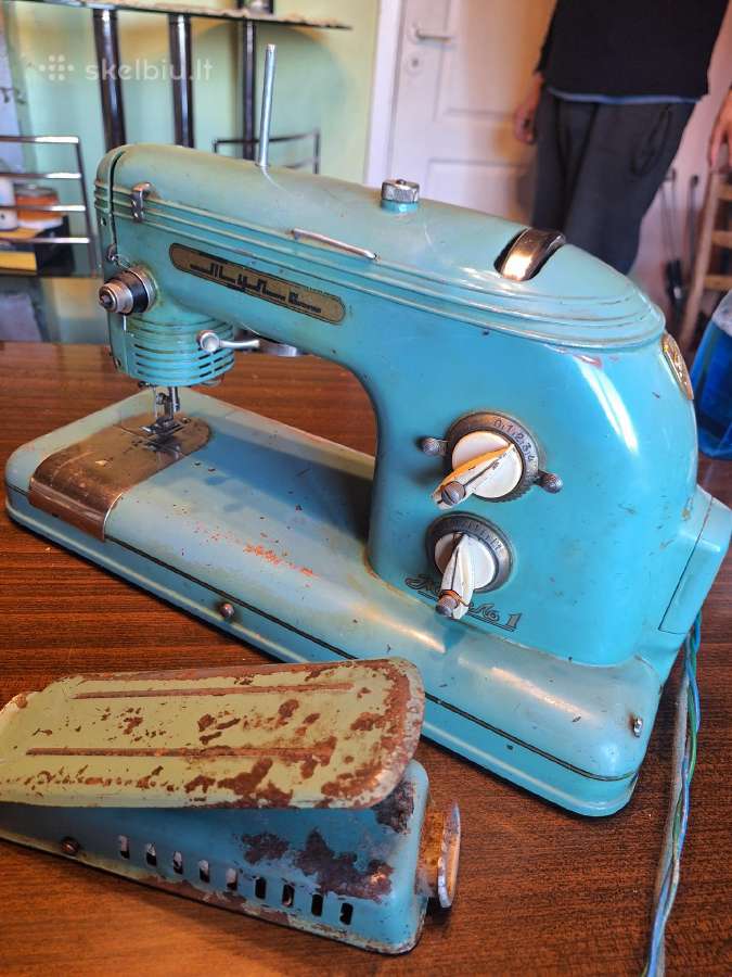 Senovinė 1958m. Veikianti elektrinė siuvimo mašina