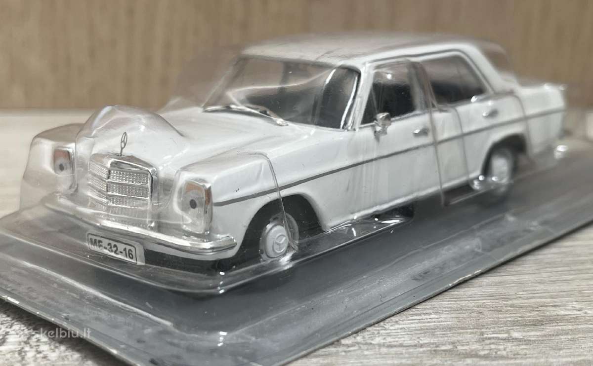 Mercedes Benz W115 1:43