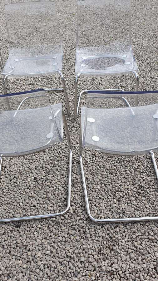 Virtuvinis stalas su 4 kedemis