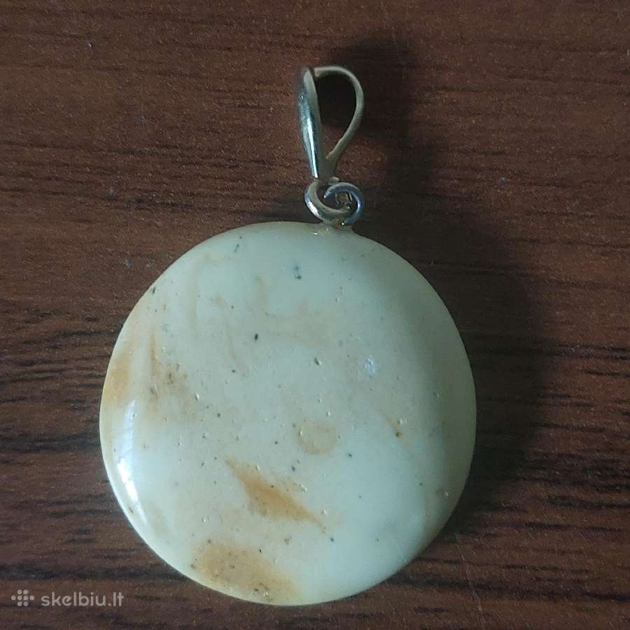 Gintarinis pakabukas ( auksinėi grandinėlėi )