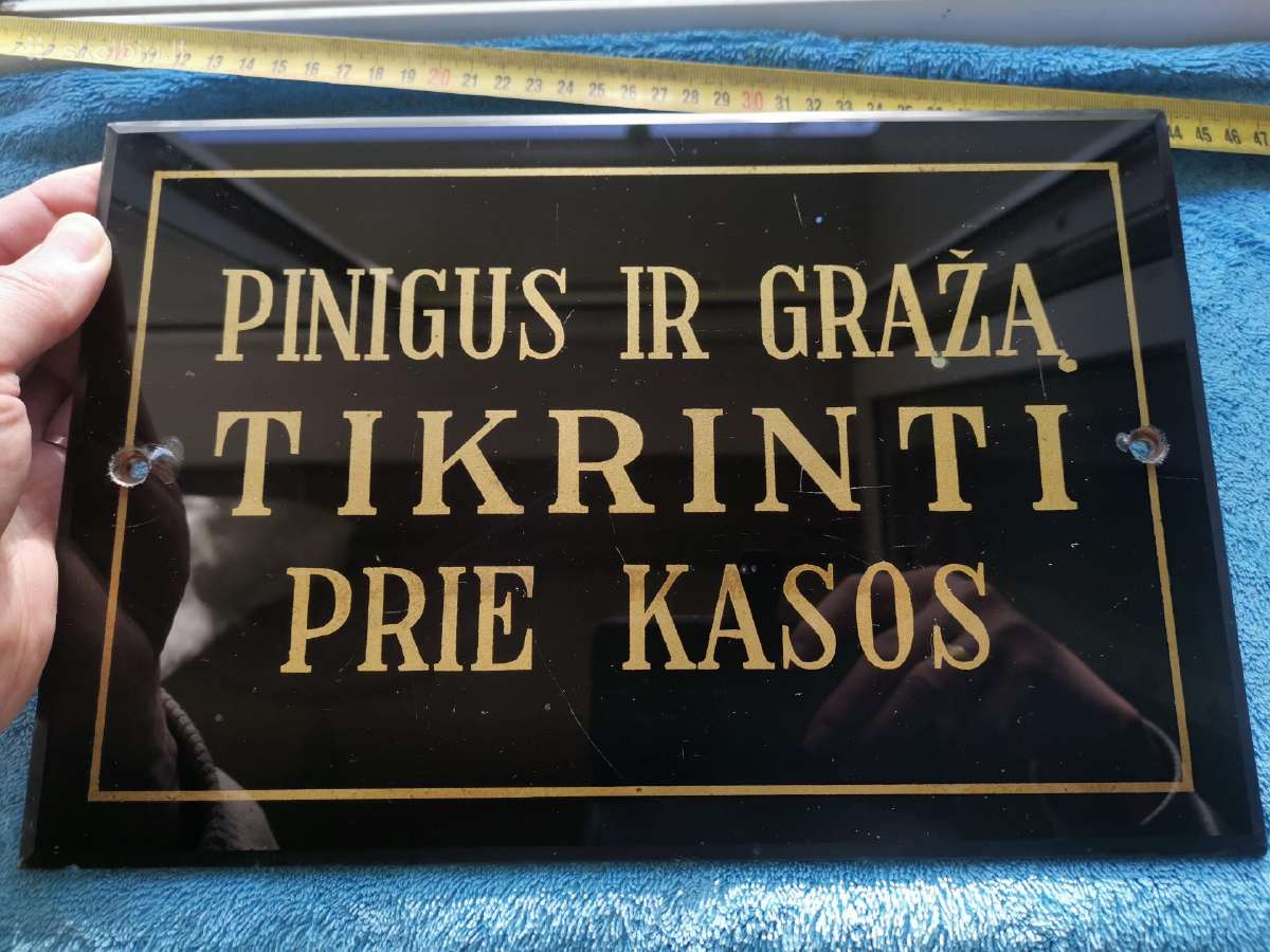 Sovietmečio laikų stiklinė lentelė