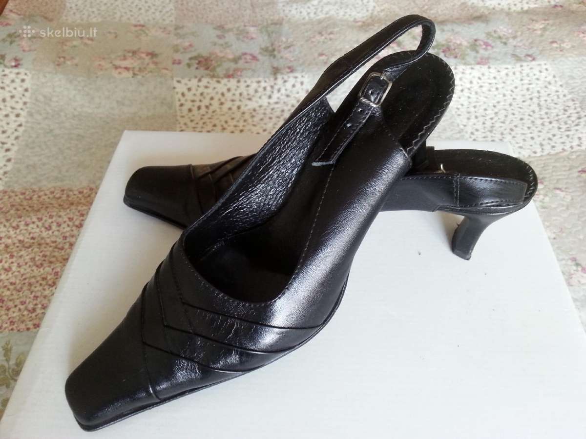 Bateliai, basutės 39, 38, 40 d. 5- 15 eur.
