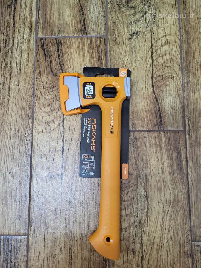 Fiskars x13 turistinis kirvukas.