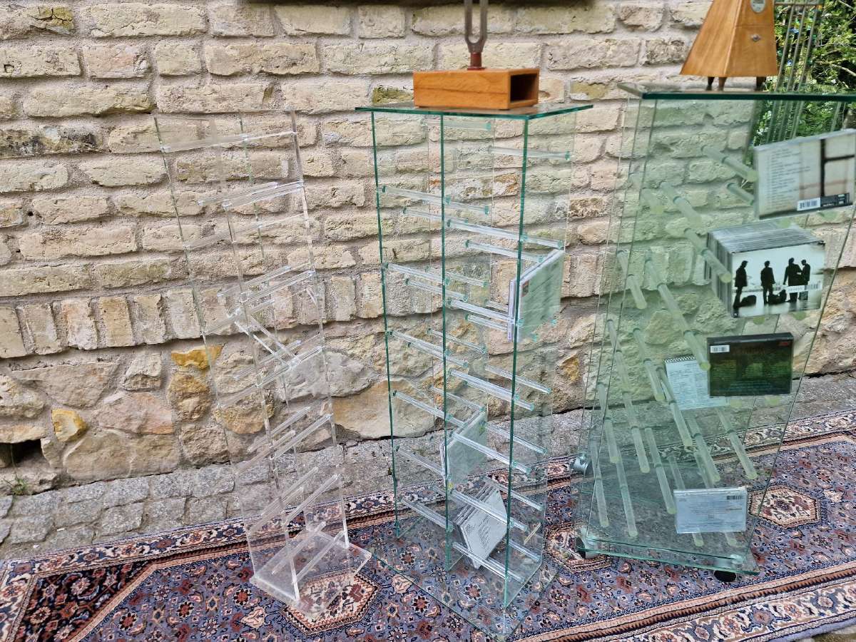Vintažinės poliakrilo/stiklo CD lentynos - nuotraukos Nr. 37