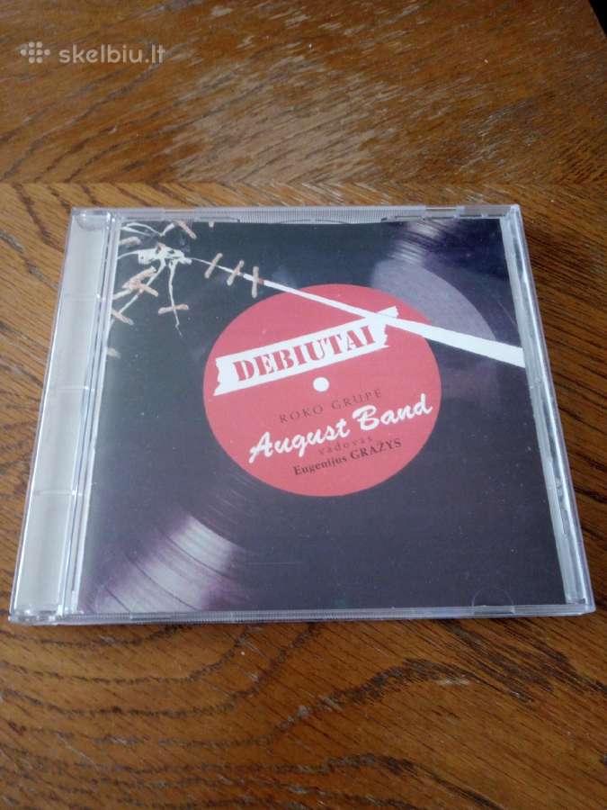 August band ,Debiutai"